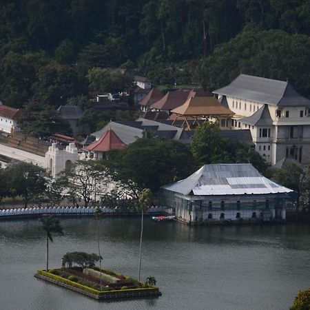 Sandriana Lake View Hotel Kandy Exterior photo