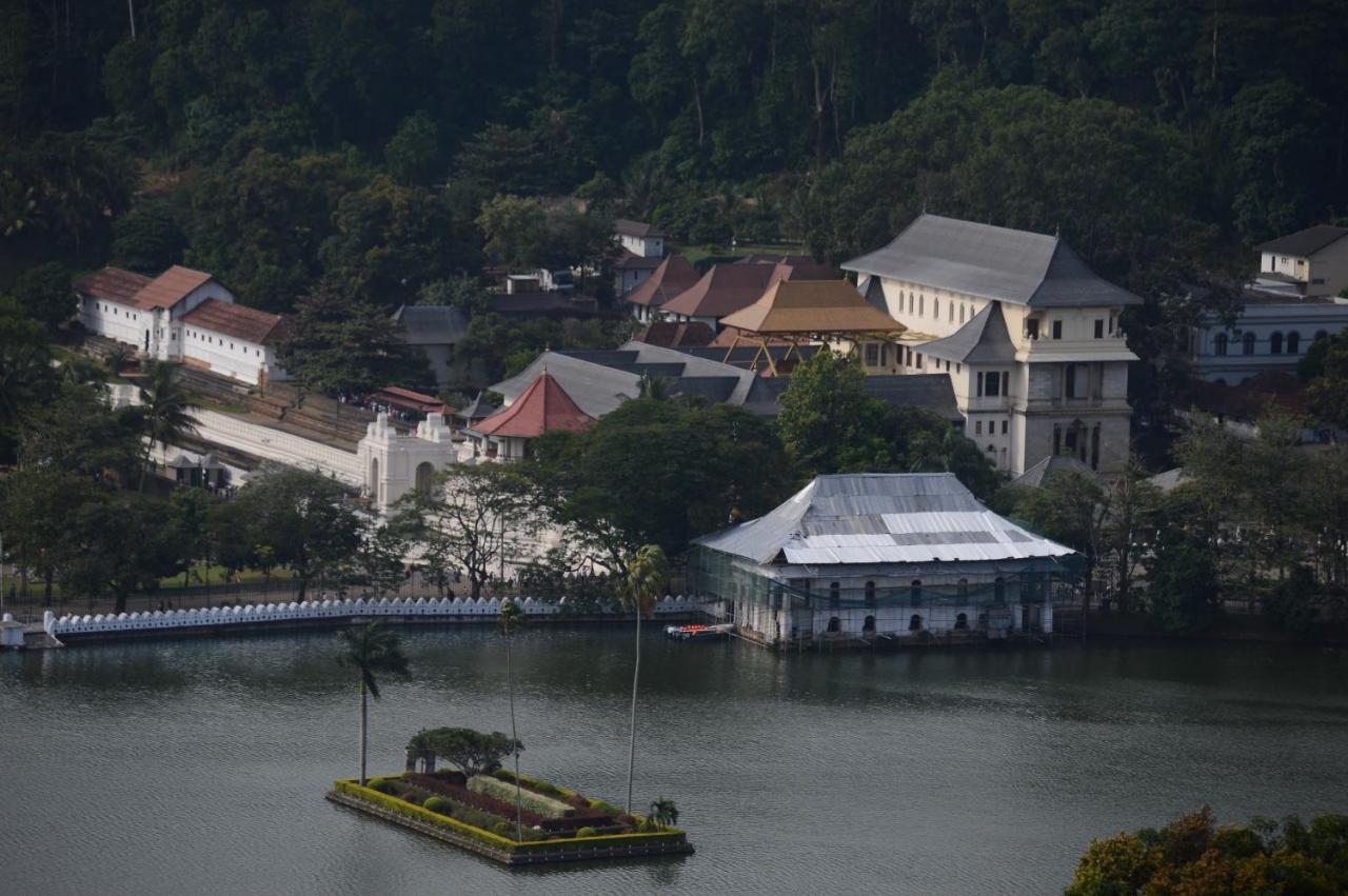 Sandriana Lake View Hotel Kandy Exterior photo