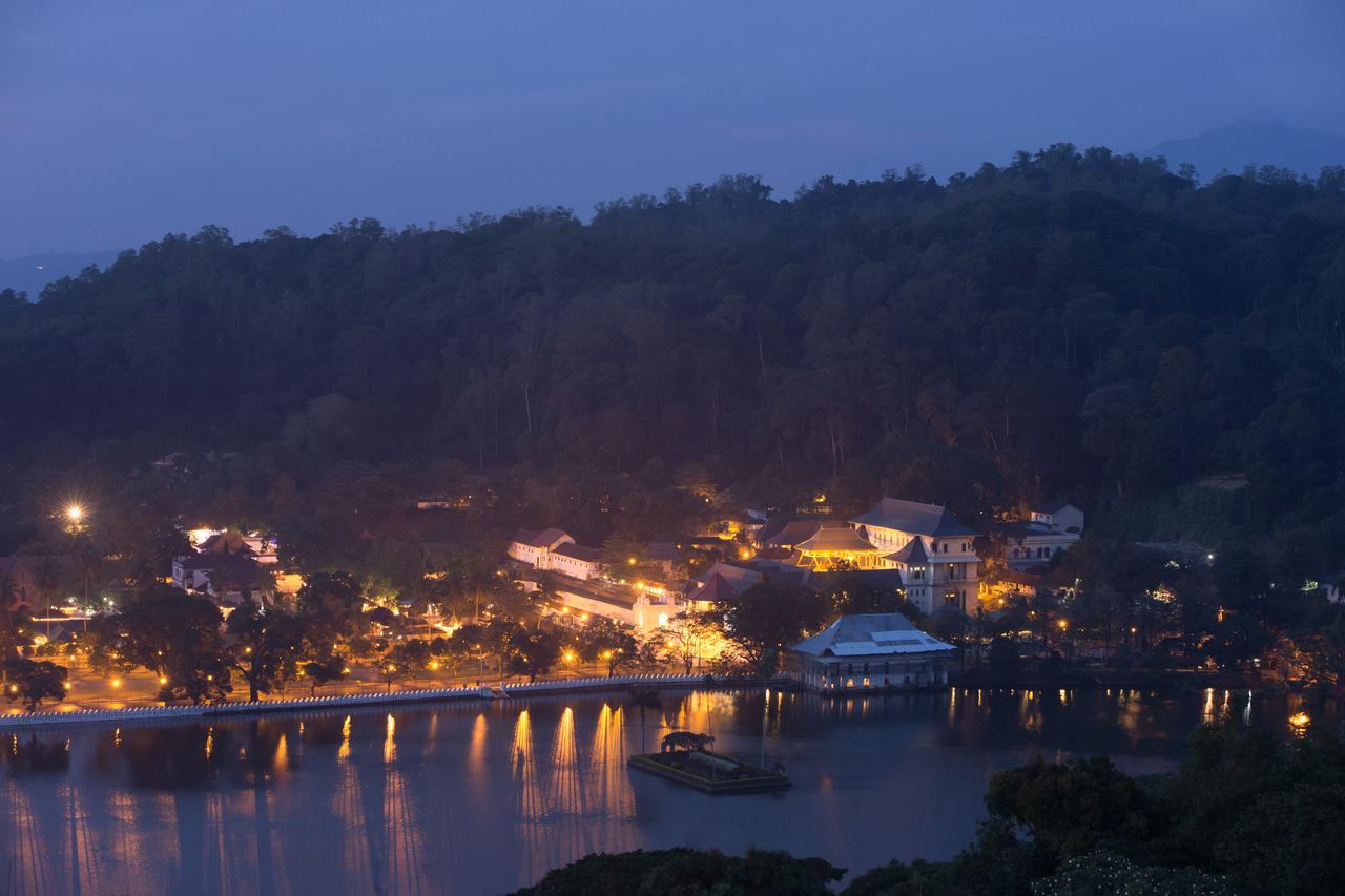 Sandriana Lake View Hotel Kandy Exterior photo