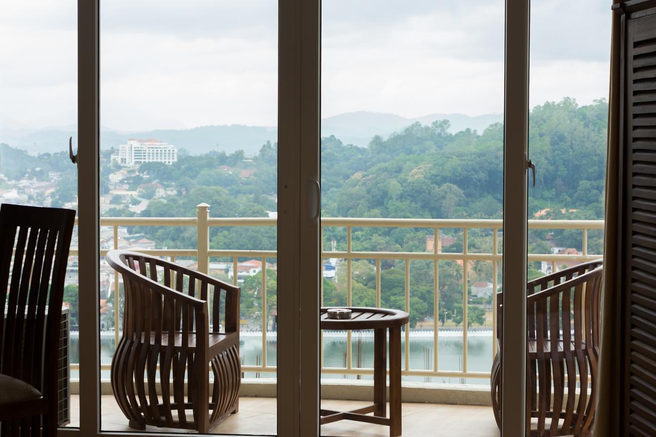 Sandriana Lake View Hotel Kandy Exterior photo