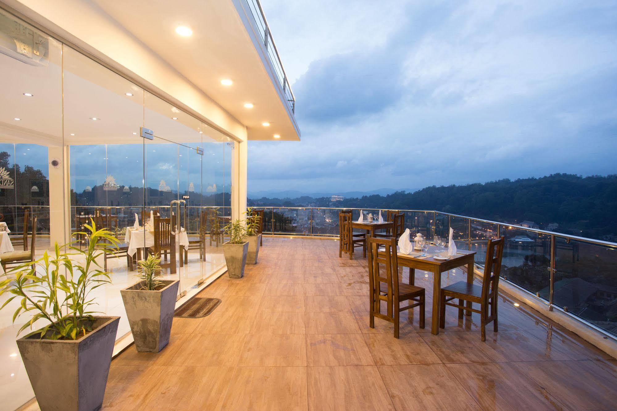 Sandriana Lake View Hotel Kandy Exterior photo