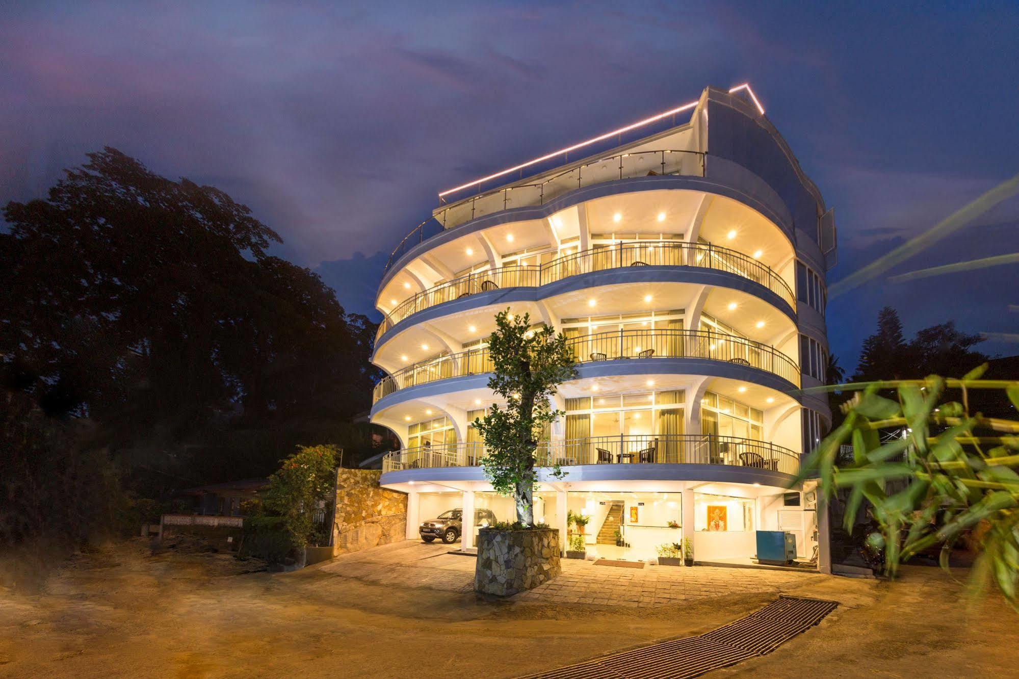 Sandriana Lake View Hotel Kandy Exterior photo