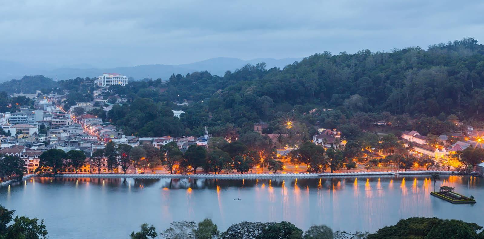 Sandriana Lake View Hotel Kandy Exterior photo